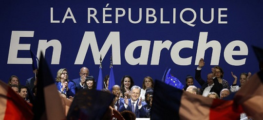 MACRON S’INSTALLE !