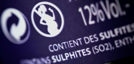 DES ÉTIQUETTES CONTRE LES MÉFAITS LIÉS A L’ALCOOL.