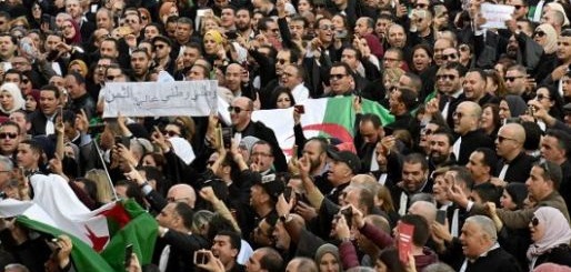 L’ALGÉRIE SE RÉVEILLE ENFIN.