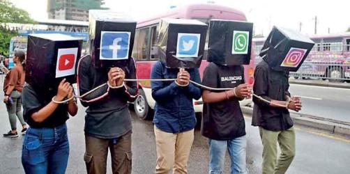 NO MOBILE PHONE IN SCHOOLS !